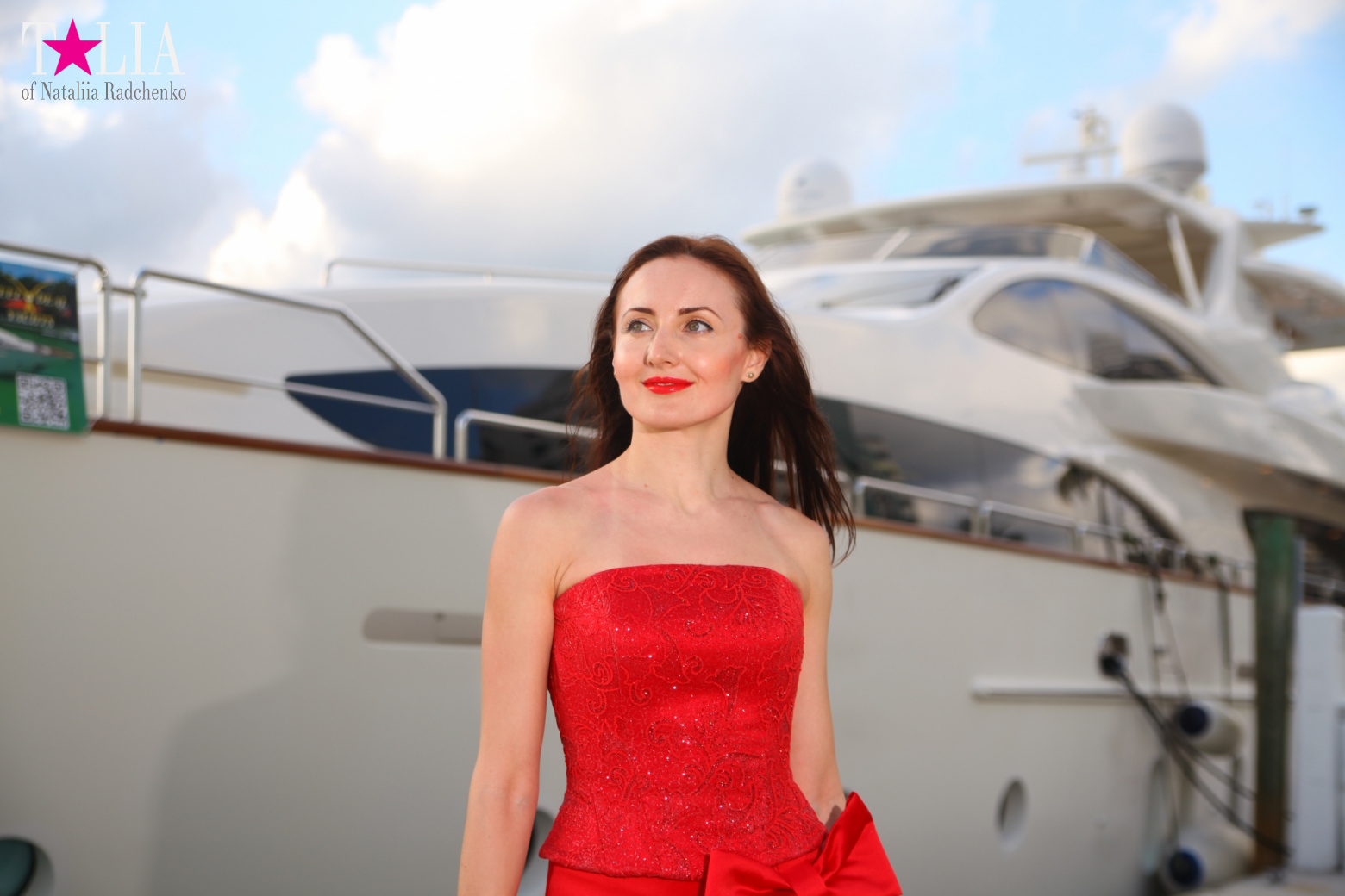 Yachts, Palms, Bay - The promenade of Middle Miami Beach, Collins Avenue